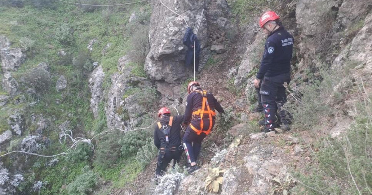 Dağda mahsur kalan vatandaş itfaiye ekiplerince kurtarıldı