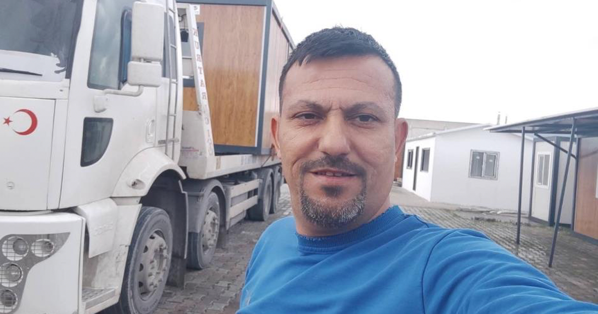Manisa’da otomobil elektrik direğine çarptı: 1 ölü, 2 yaralı 