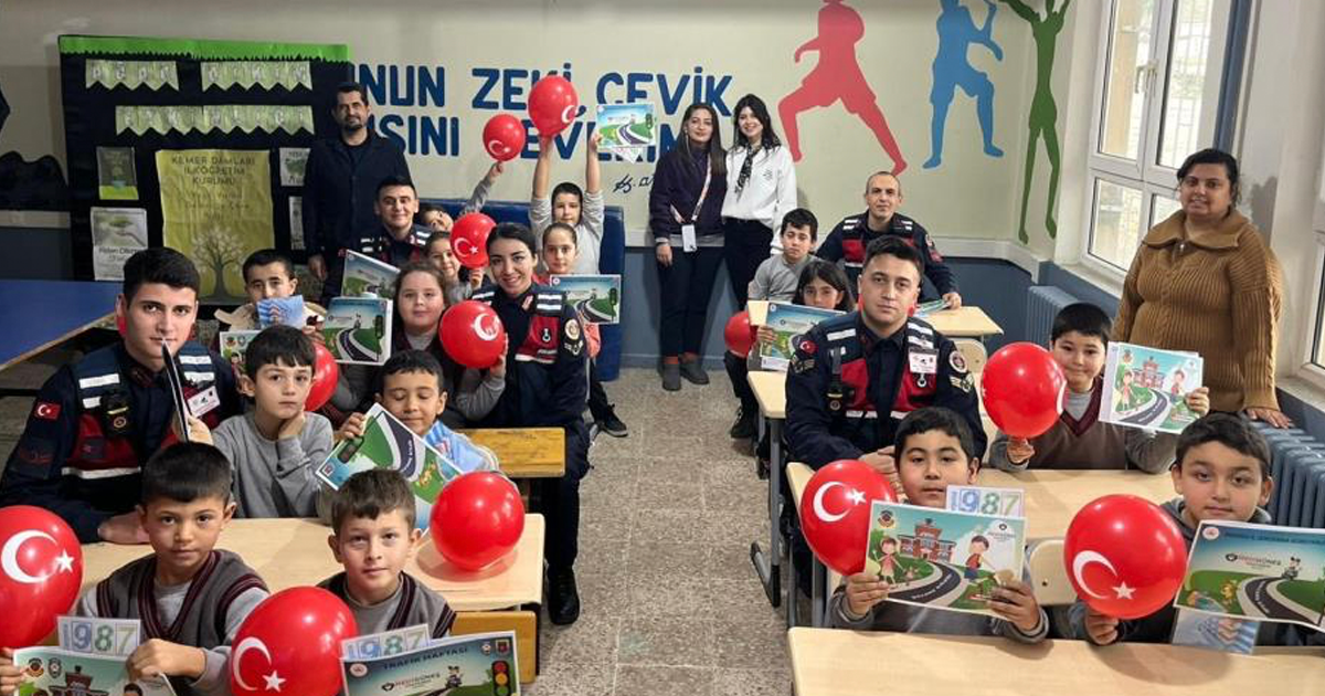 Salihli’de minik öğrenciler jandarmayı yakından tanıdı 