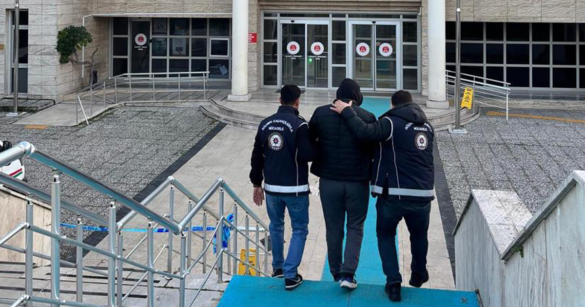 6 yıl 8 ay hapis cezası bulunan göçmen kaçakçısı yakalandı 