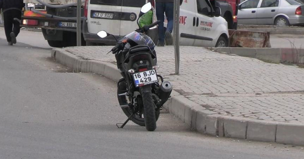 Motosiklet otomobille çarpıştı: 1 yaralı 