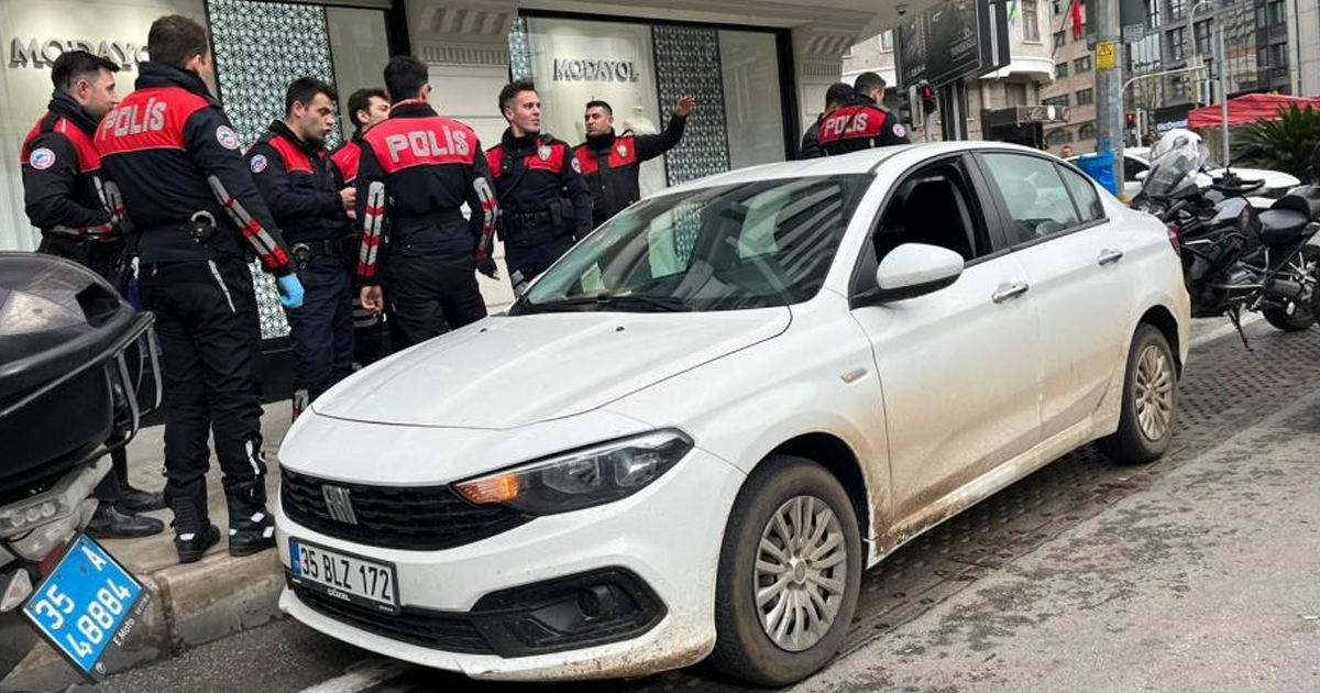Manisa’dan çaldıkları altını İzmir’de bozdurmak isteyen 2 şüpheliden biri yakalandı 