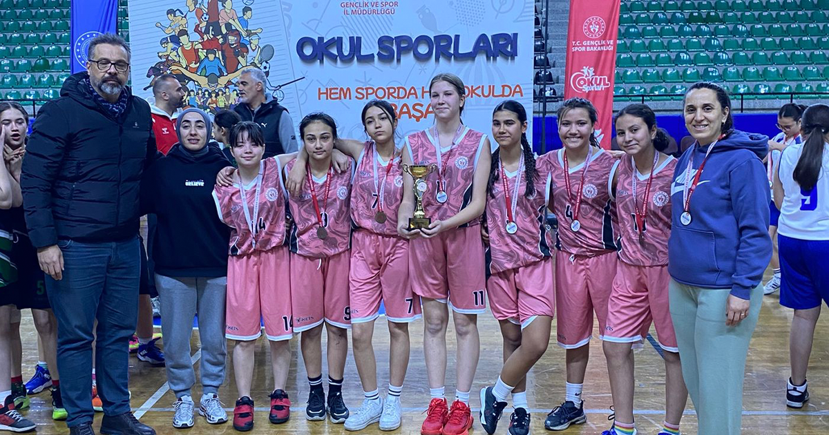 Yıldız kızlar basketbol şampiyonu: 100. yıl Mehmetçik Ortaokulu