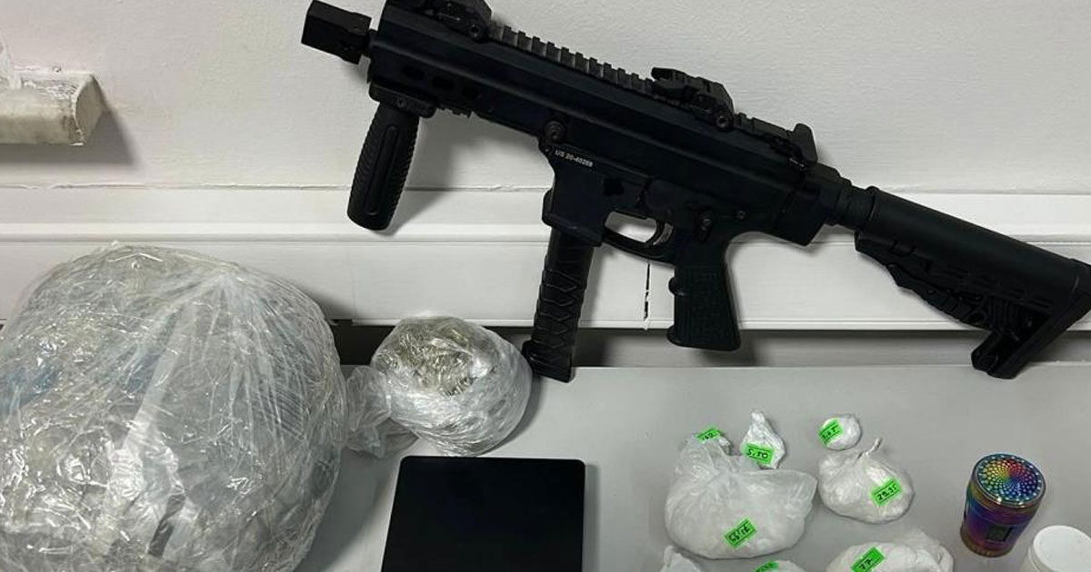 Cinayet zanlısı, hobi bahçesinde otomatik silah ve uyuşturucuyla yakalandı