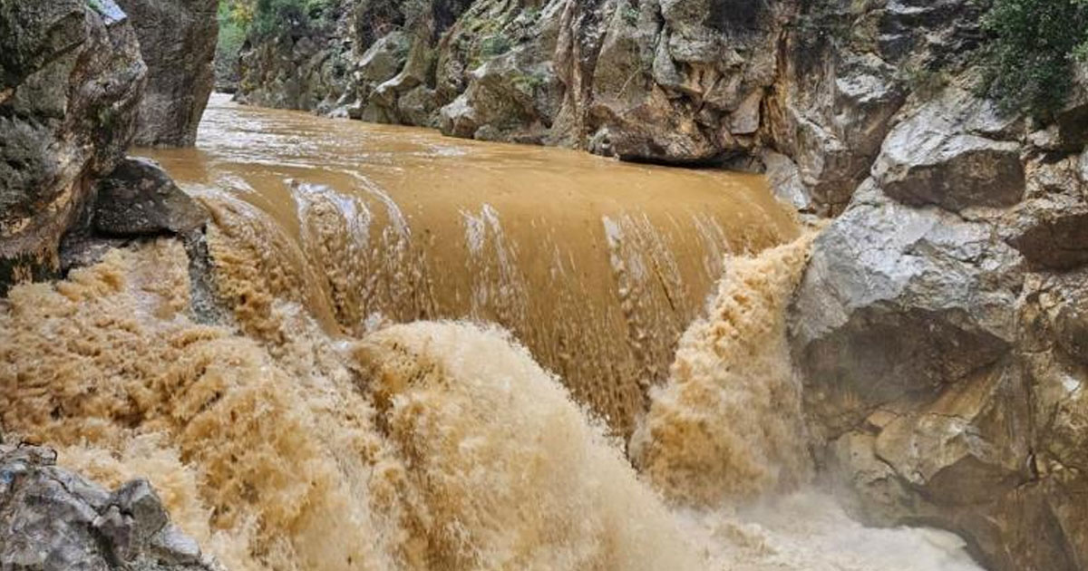 Yağışlarda sonra kanyon suyla doldu
