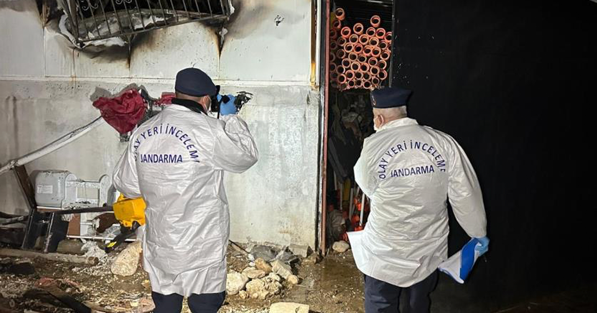  Prefabrik evde çıkan yangında karı-koca hayatını kaybetti 