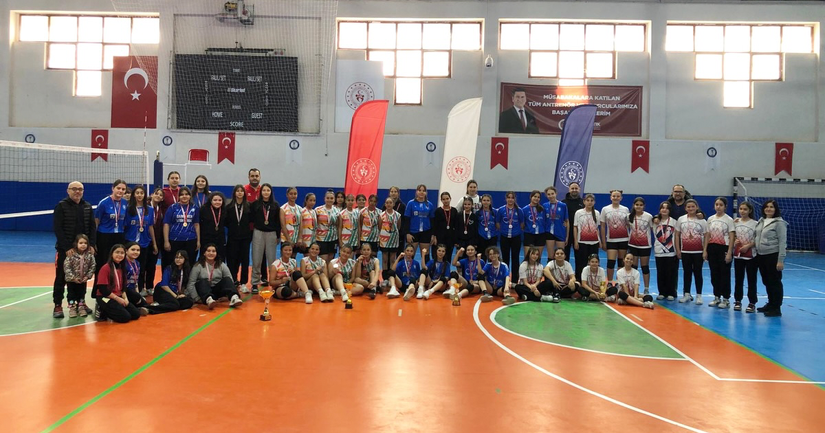 Tavas’ta Yıldız Kızlar Voleybol Şampiyonası tamamlandı