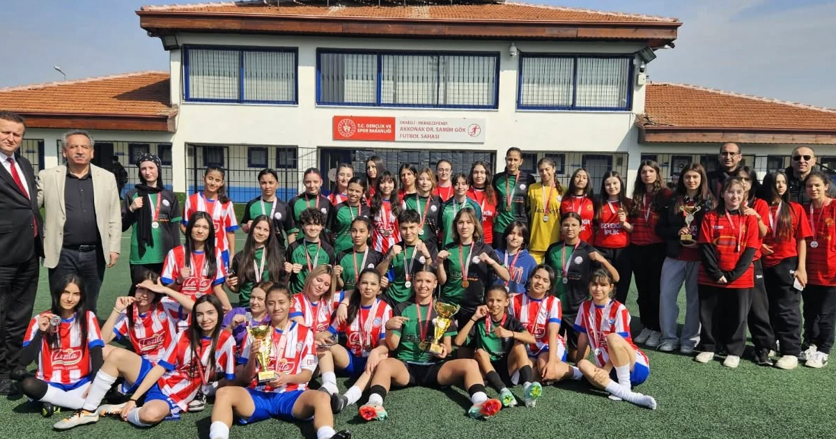 Denizli’de Okul Sporları Futbol Genç-A Kızlar İl Şampiyonası tamamlandı