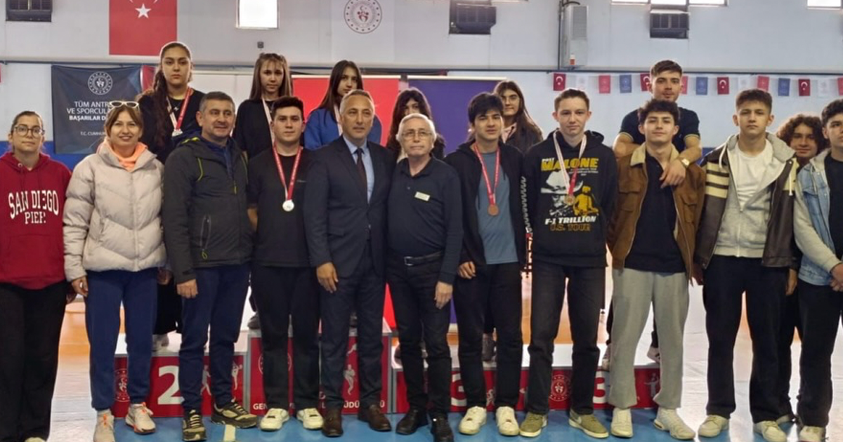 Buldan’da Okul Sporları Masa Tenisi Şampiyonası tamamlandı