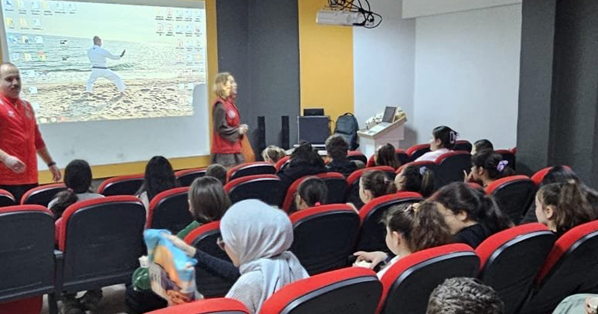 Karate sporcuları yarıyıl tatilini sinema etkinliğiyle değerlendirdi