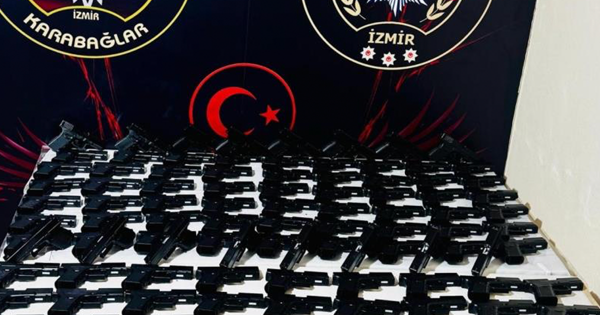 İzmir’de güvercin kümesinden cephanelik çıktı: 124 tabanca ele geçirildi