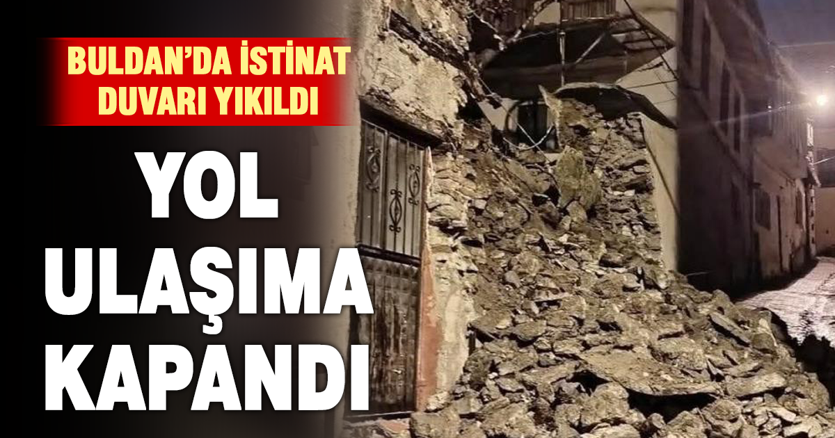 Yıkılan istinat duvarı yolu kapattı