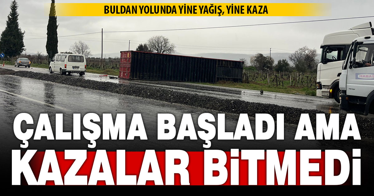 Buldan yolunda yağmurda kayan tırın dorsesi devrildi