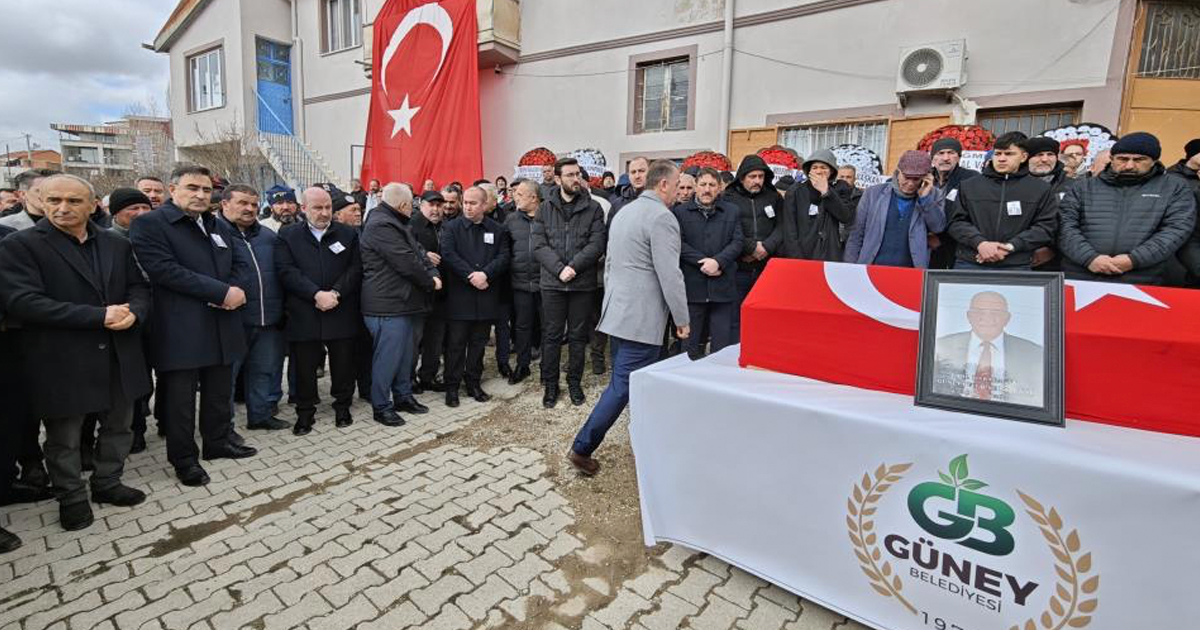 Kalp krizi sonrası vefat eden belediye başkanı toprağa verildi 
