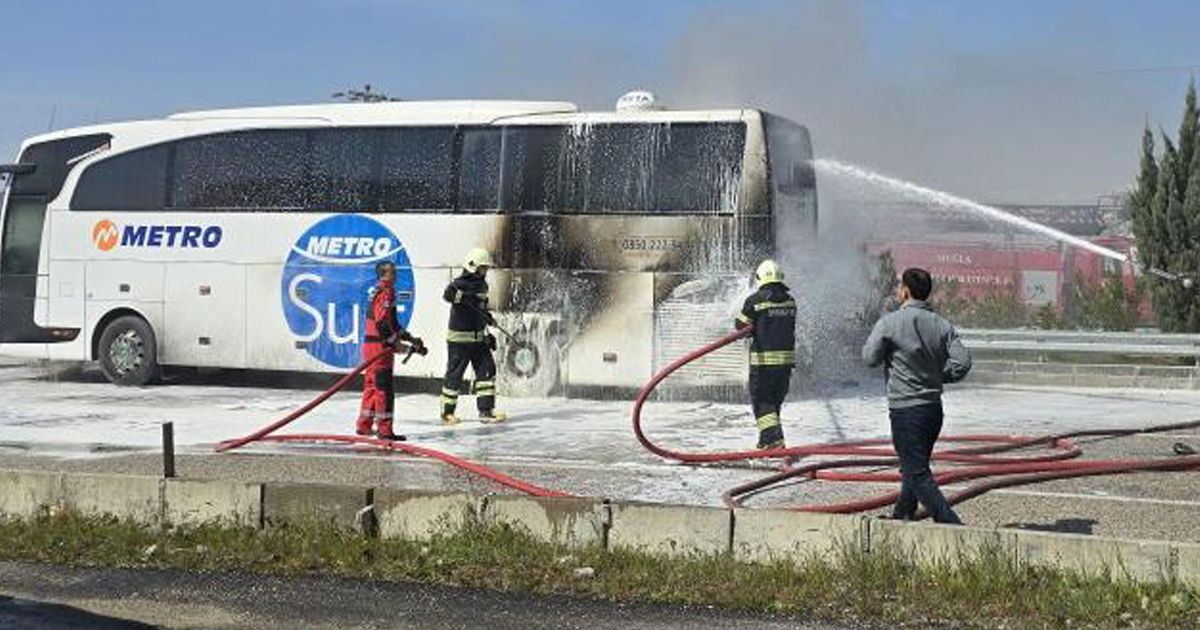 Seydikemer’de otobüs yangını