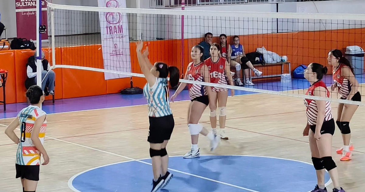 8 Mart Dünya kadınlar günü voleybol turnuvası devam ediyor