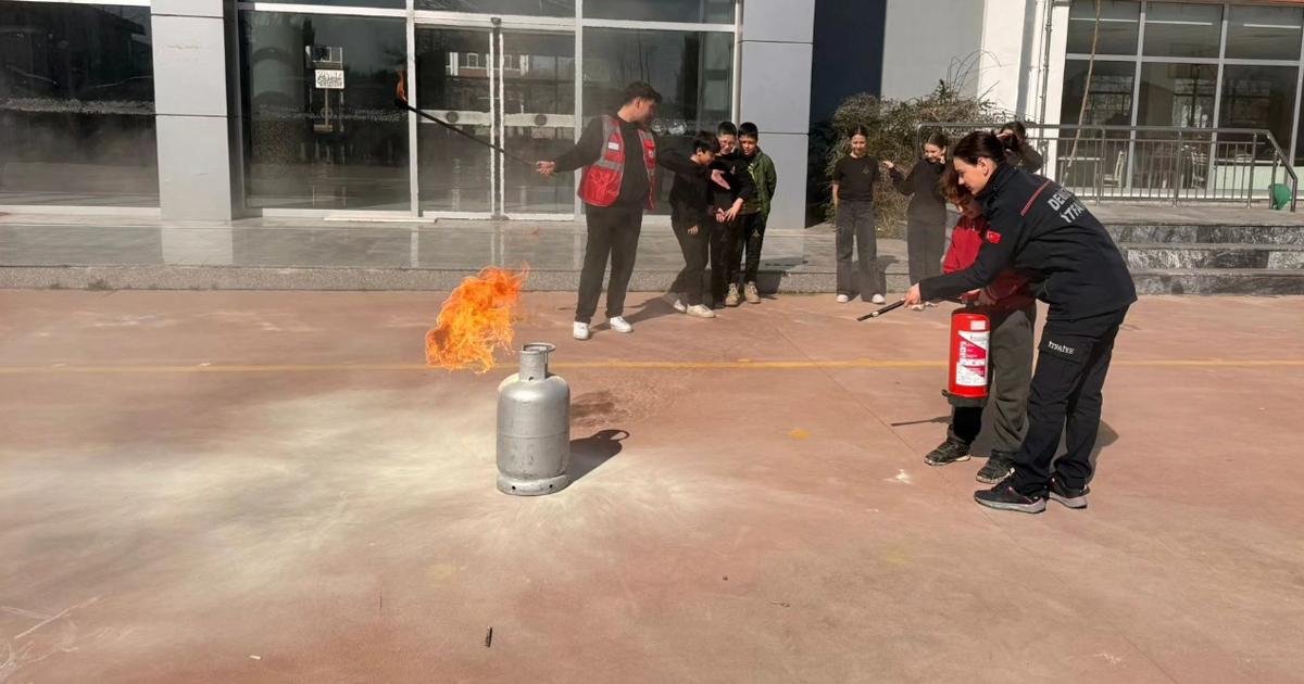 İtfaiyeden öğrencilere yangın ve güvenli yaşam eğitimi