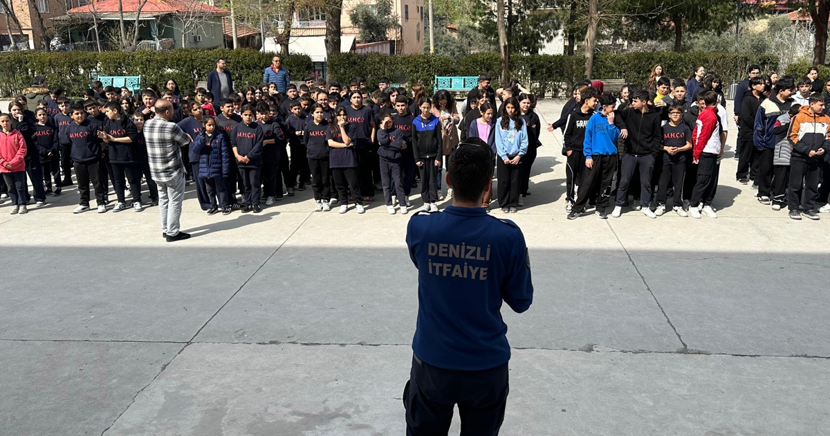 Denizli İtfaiyesi’nden öğrencilere yangın eğitimi