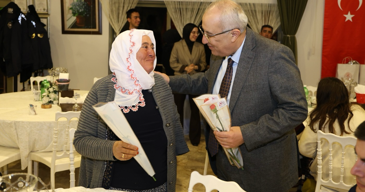 Başkan Arslan’dan Çameli’ndeki kadınlara 8 Mart sürprizi