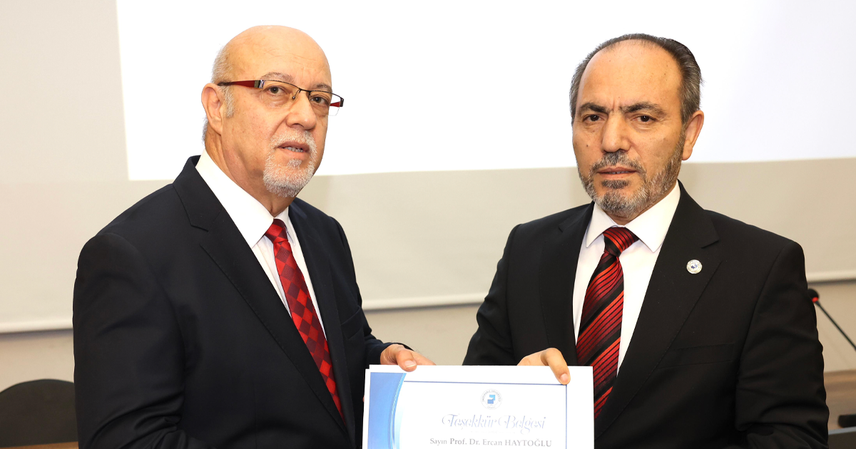 Rektör Güngör “Bir Hilal Uğruna Diriliş Çanakkale 1915” adlı konferansa katıldı