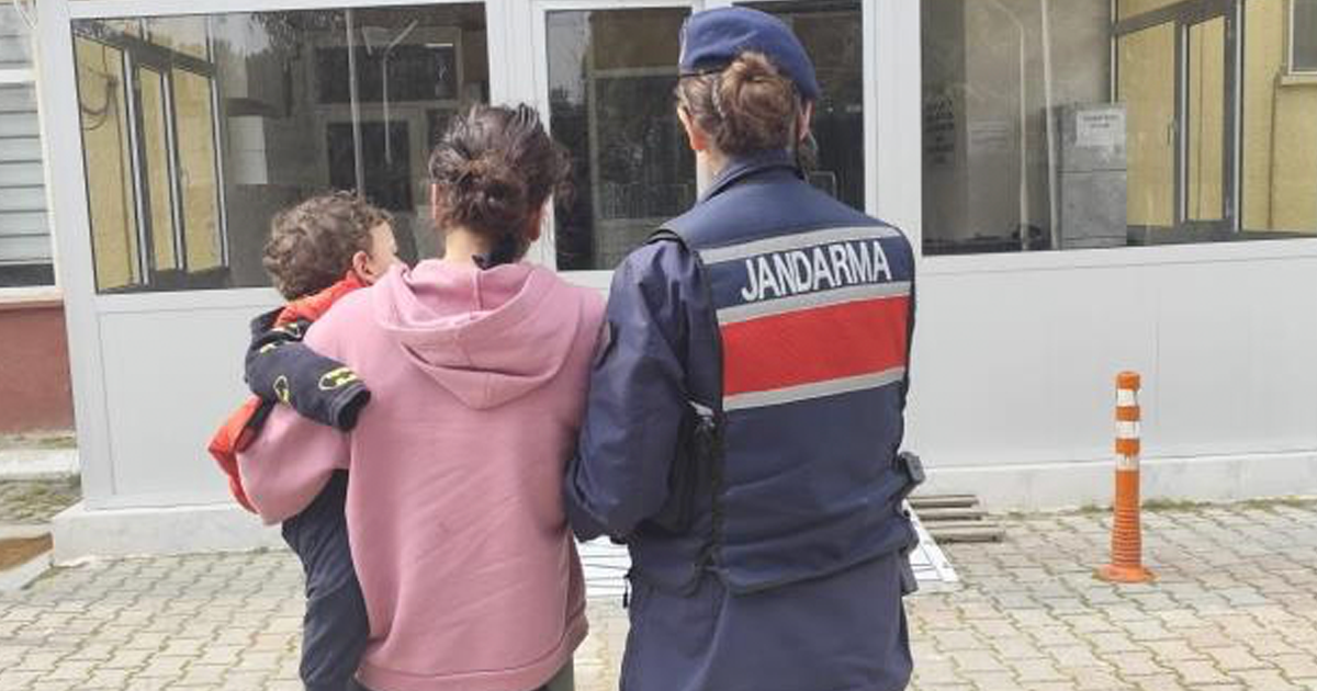 Yedi ayrı suçtan aranıyordu, kucağında bebeğiyle hapse girdi 