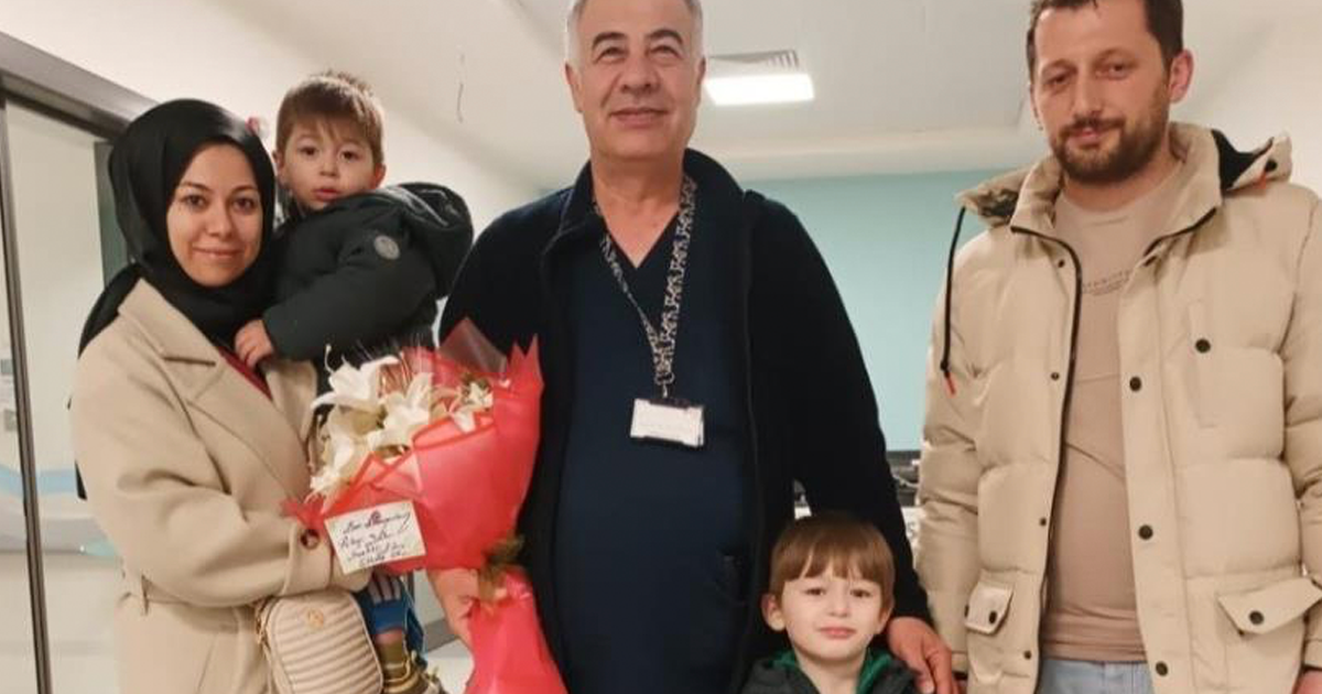 Boğazına şeker kaçan 3 yaşındaki çocuk, Heimlich manevrasıyla kurtarıldı 