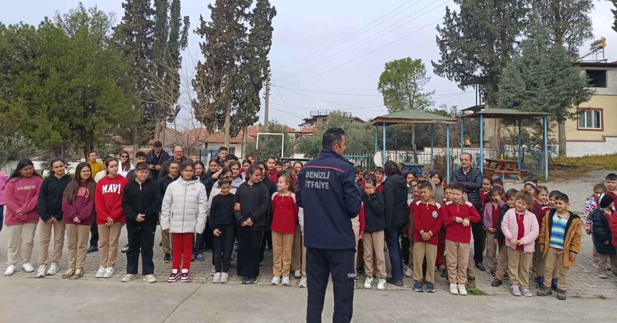 Yeniköy Ortaokulu öğrencilerine itfaiyeden yangın eğitimi