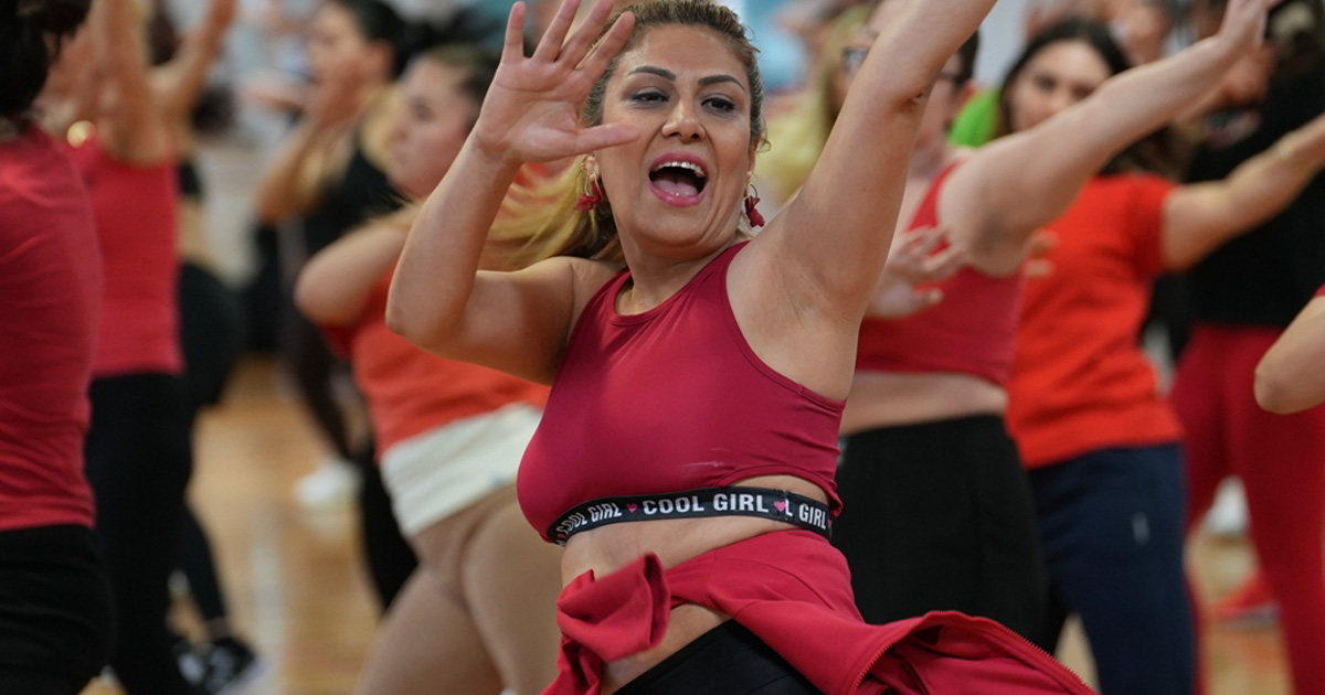 80 kadın zumba ile farkındalık yarattı