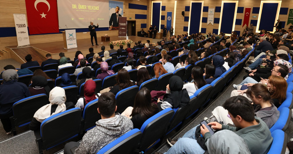Bakan Yardımcısı Yelkenci gençlerle buluştu