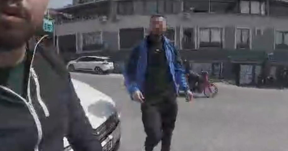Korna çaldı, darp edildi: Trafik magandaları kameraya yansıdı 