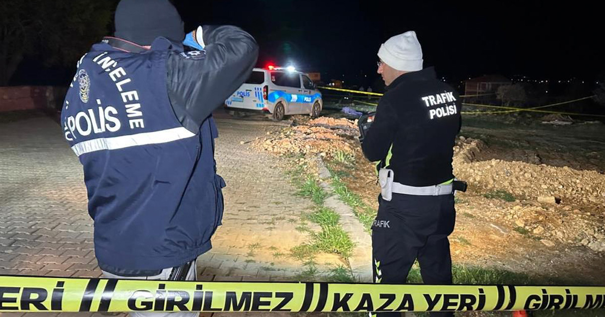 Motosiklet araziye devrildi: 1 ölü