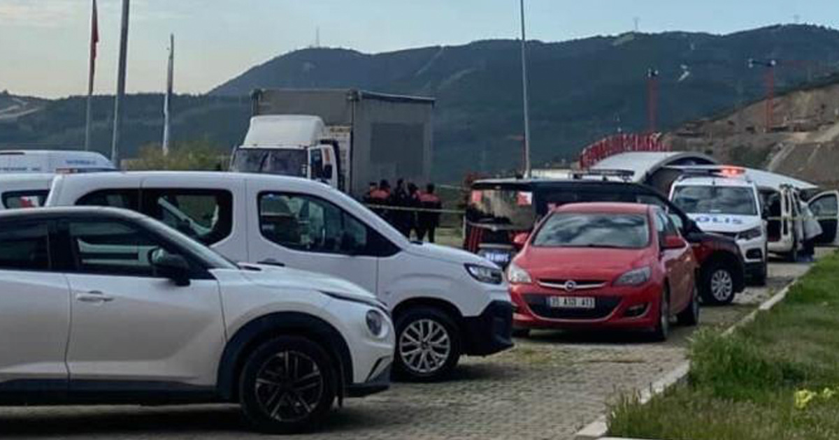 Otomobil içinde kanlı veda: Kadın öldü, şüpheli ağır yaralı
