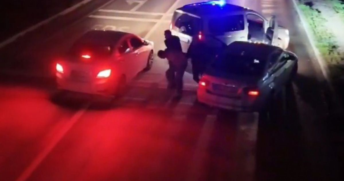 Zehir tacirlerinin özel elektronik düzenekli bölme oyununu polis bozdu