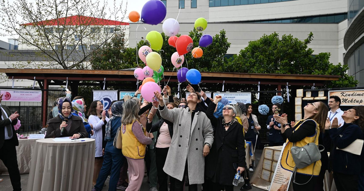 Balonlar umut için uçtu