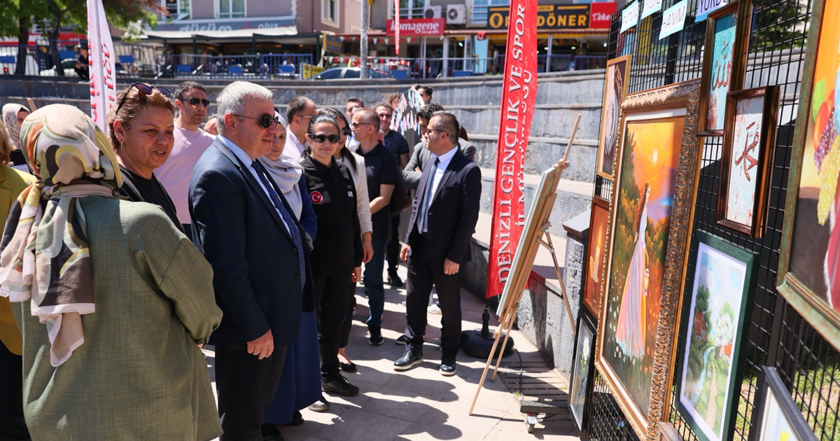 Yurt öğrencilerinden resim ve el sanatları sergisi