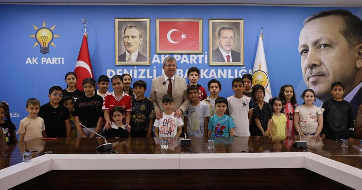 AK Parti Denizli İl Başkanlığı’nda bayram coşkusu çocuklarla yaşandı