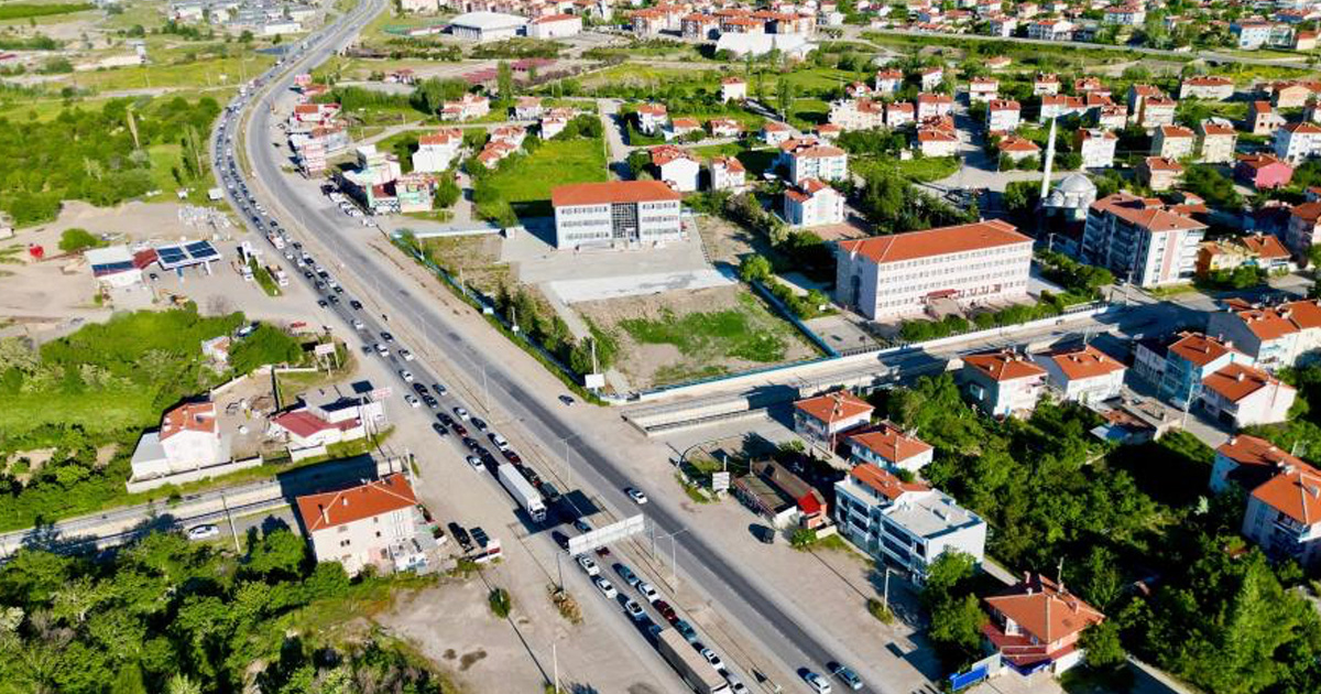  Tatilcilerin dönüş yolundaki yoğunluğu sürüyor 