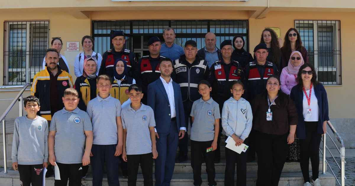 Çardak’ta öğrencilere “sağlıklı gelecek” eğitimi