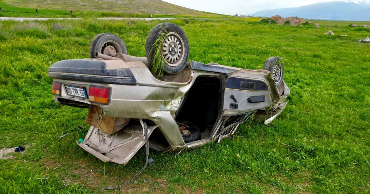 Şarampole devrilen otomobilde 1 kişi öldü, 4 kişi yaralandı