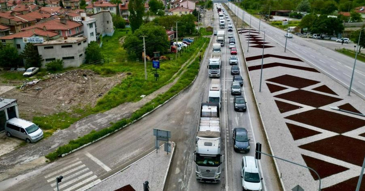 Afyonkarahisar’daki karayollarında bayram trafiği yoğunluğu başladı