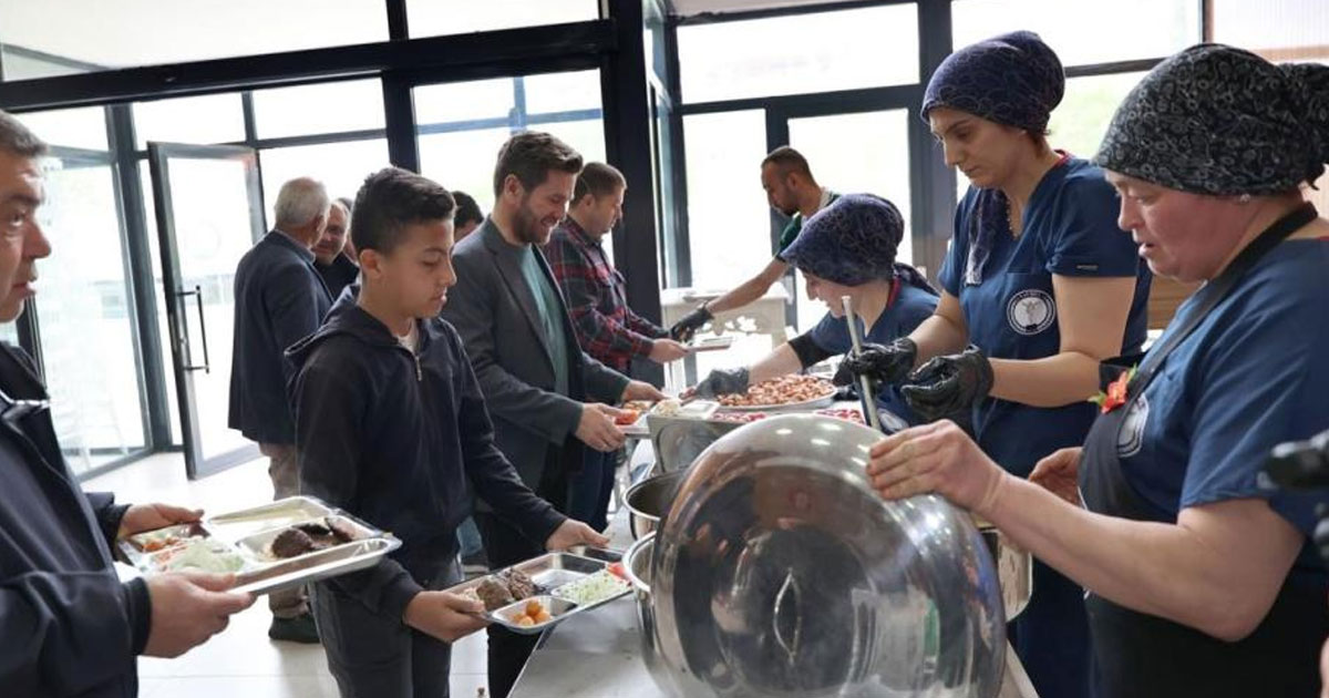 Tavas’ta emeğin bayramı sofrada kutlandı