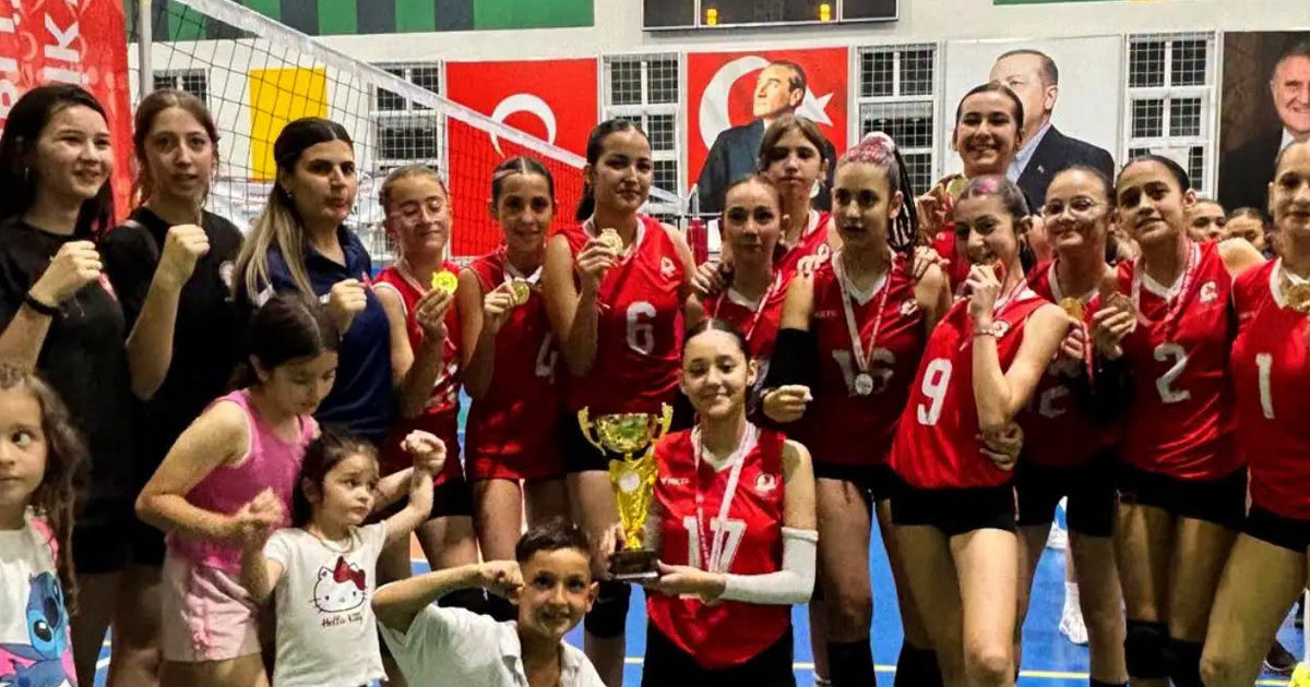 Denizli’de midi kızlar voleybol il şampiyonası tamamlandı