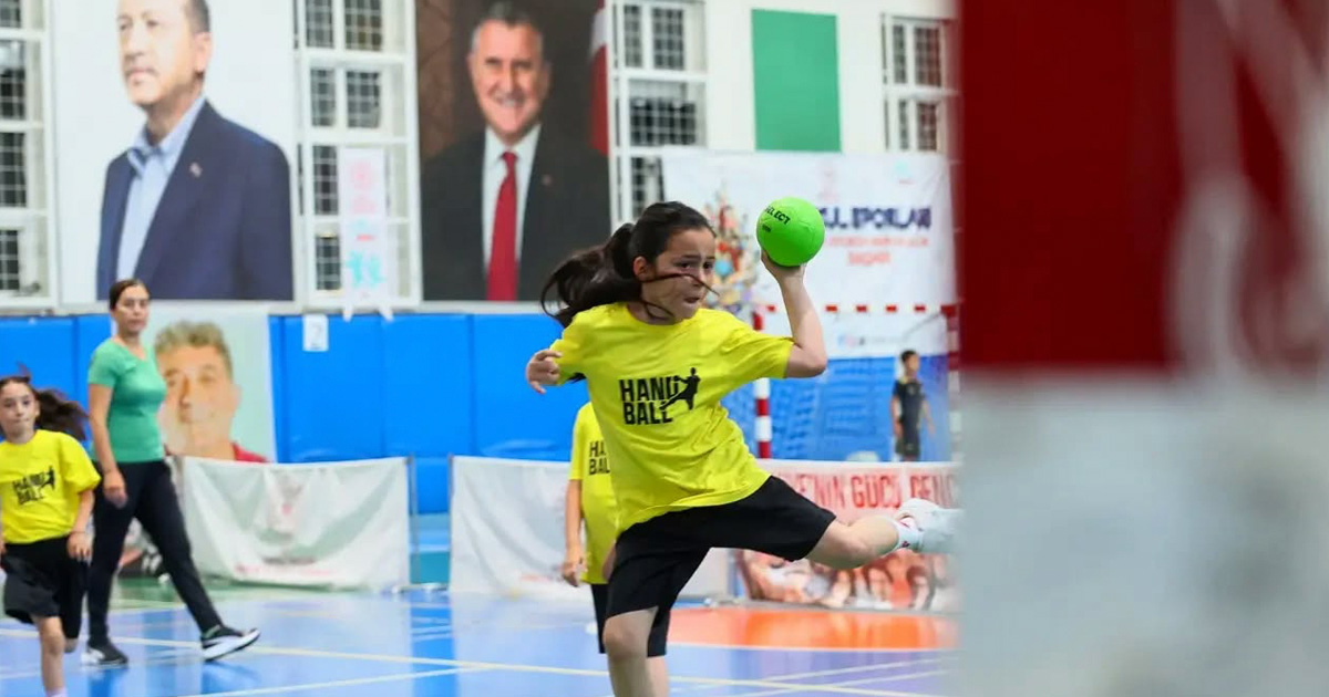 Göksel Erdoğan anısına düzenlenen hentbol şenliği sürüyor