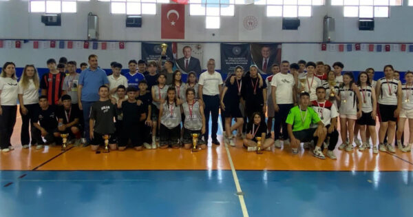 Buldan’da Okul Sporları Futsal İlçe Şampiyonası tamamlandı