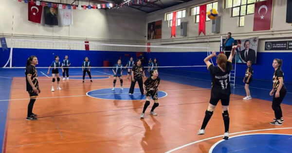 Çal’da okul sporları voleybol ilçe şampiyonası tamamlandı
