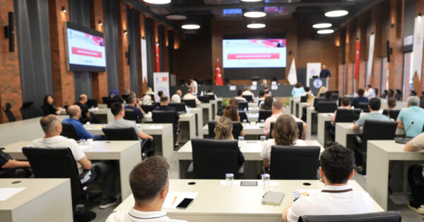 Pamukkale Belediyesi’nden yerel yönetimlere “kamu ihale mevzuatı” eğitimi