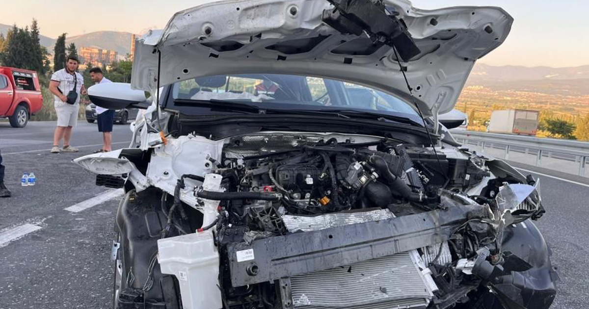 Tıra arkadan çarpan otomobildeki Rus kadın hayatını kaybetti 