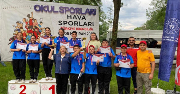 Baklanlı öğrenciler gökyüzünde zirveye çıktı