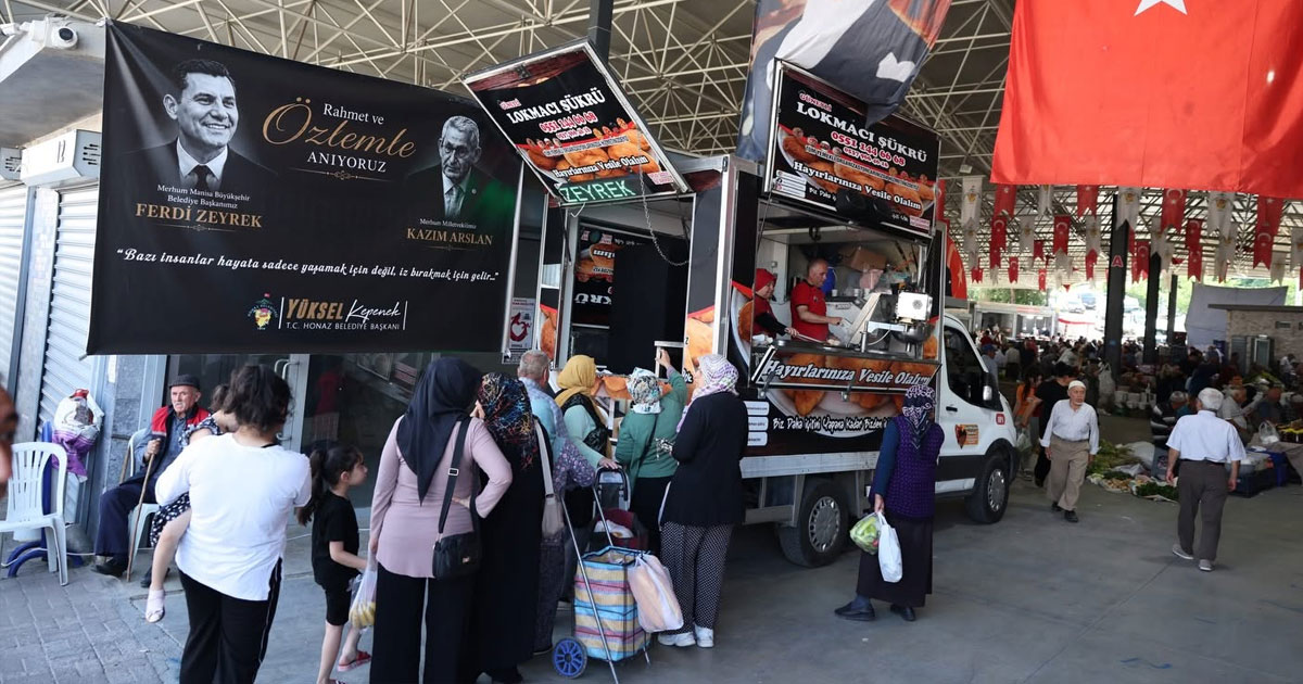 Honaz'da merhum Kazım Arslan ve Ferdi Zeyrek hayrına lokma hayrı
