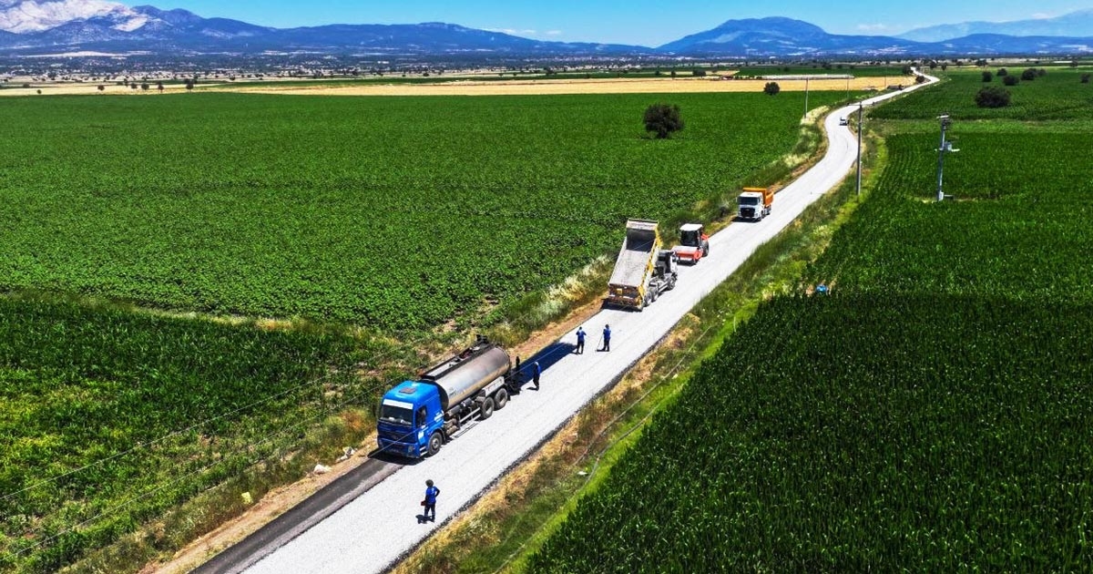 TAVAS’TA ÜÇ MAHALLEYİ BİRLEŞTİREN YOL MODERNLEŞİYOR